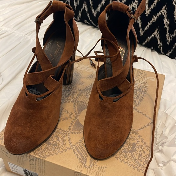 Free People Nouvella Wrap Heel - Picture 4 of 8